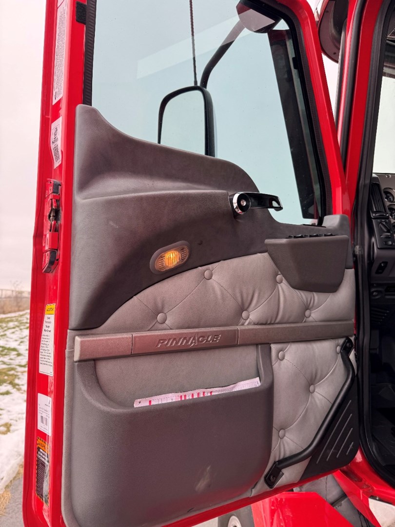 2018 MACK CXU613 - USED TRUCKS SLEEPER - image 11